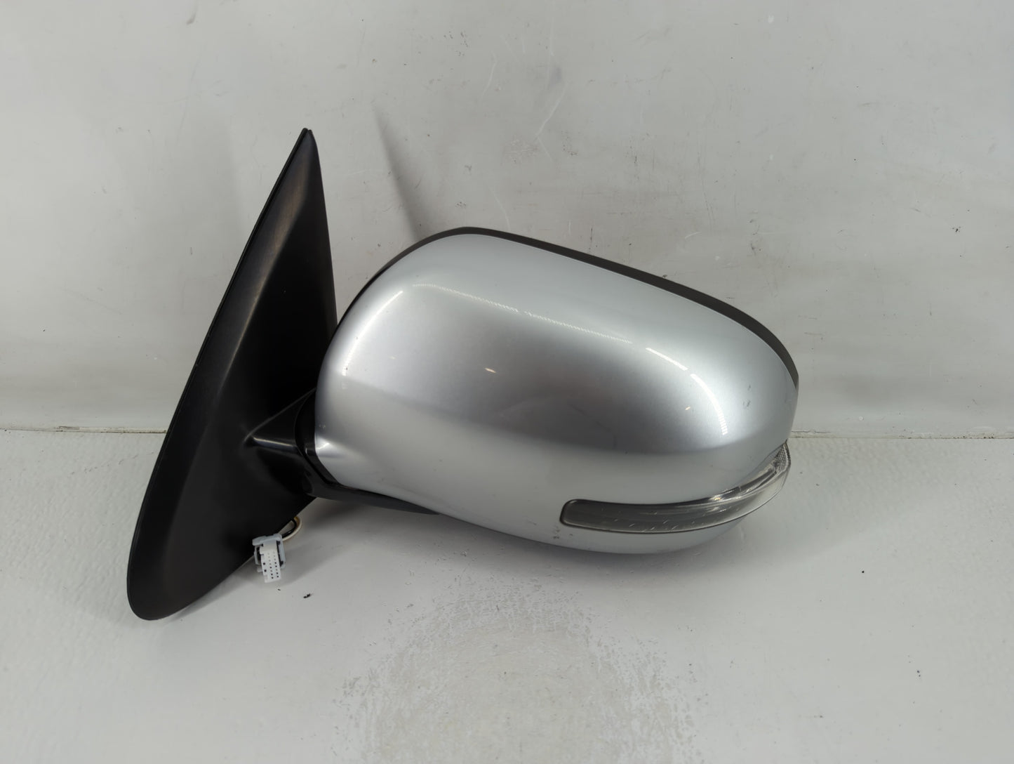 2014-2015 Mitsubishi Outlander Driver Side View Mirror - Left Door Mirror OEM Used - Oemusedautoparts1.com