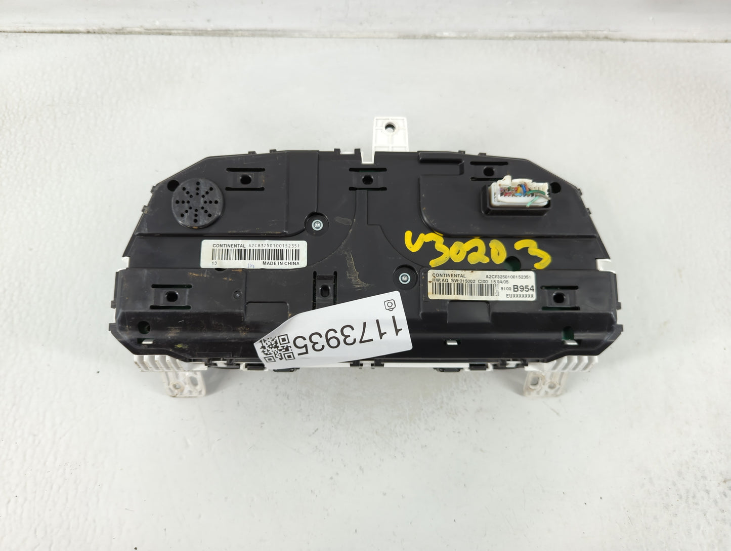 2014-2015 Mitsubishi Outlander Instrument Cluster Speedometer Gauges P/N:8100B954 Fits Fits 2014 2015 OEM Used Auto Parts - 