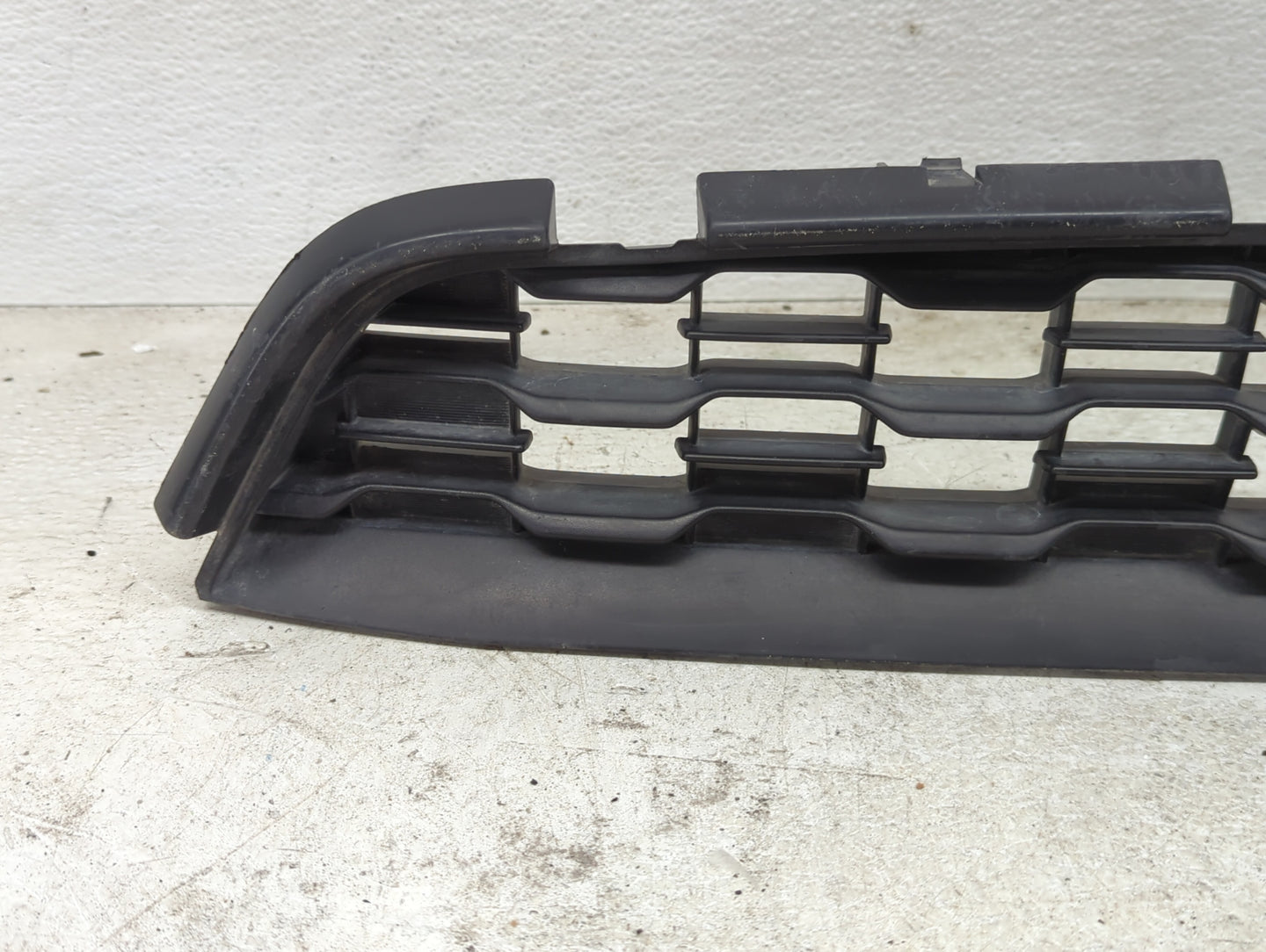 2015-2015 Mitsubishi Outlander Front Grille Bumper Not Included - Oemusedautoparts1.com