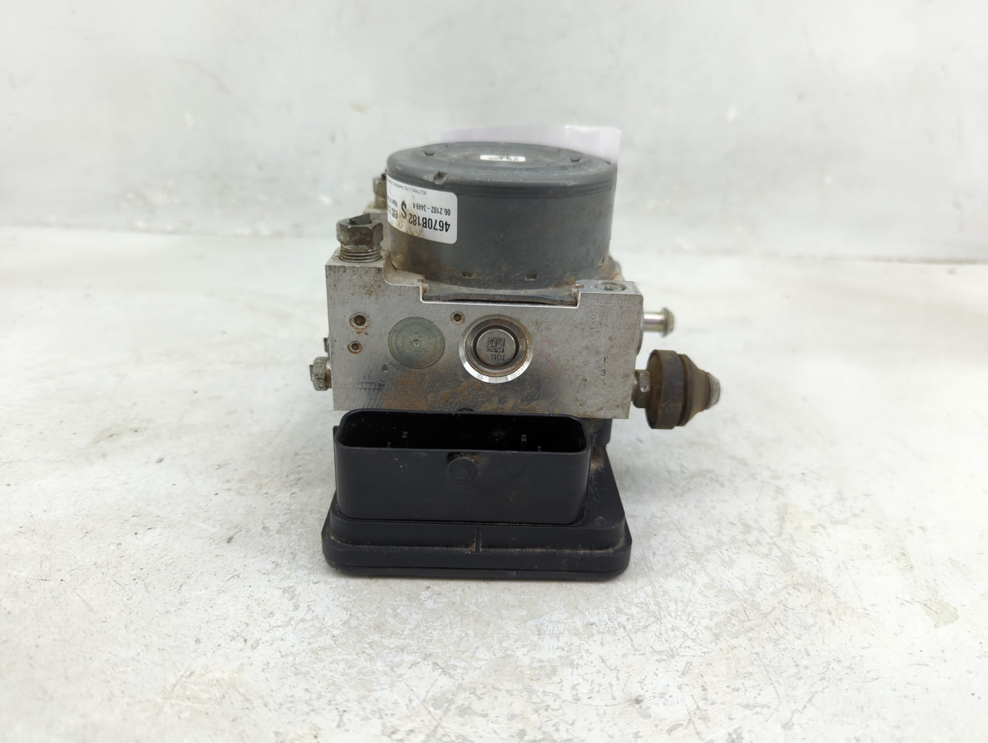 2014-2017 Mitsubishi Outlander ABS Pump Control Module Replacement P/N:4670B182S Fits Fits 2014 2015 2016 2017 OEM Used Auto