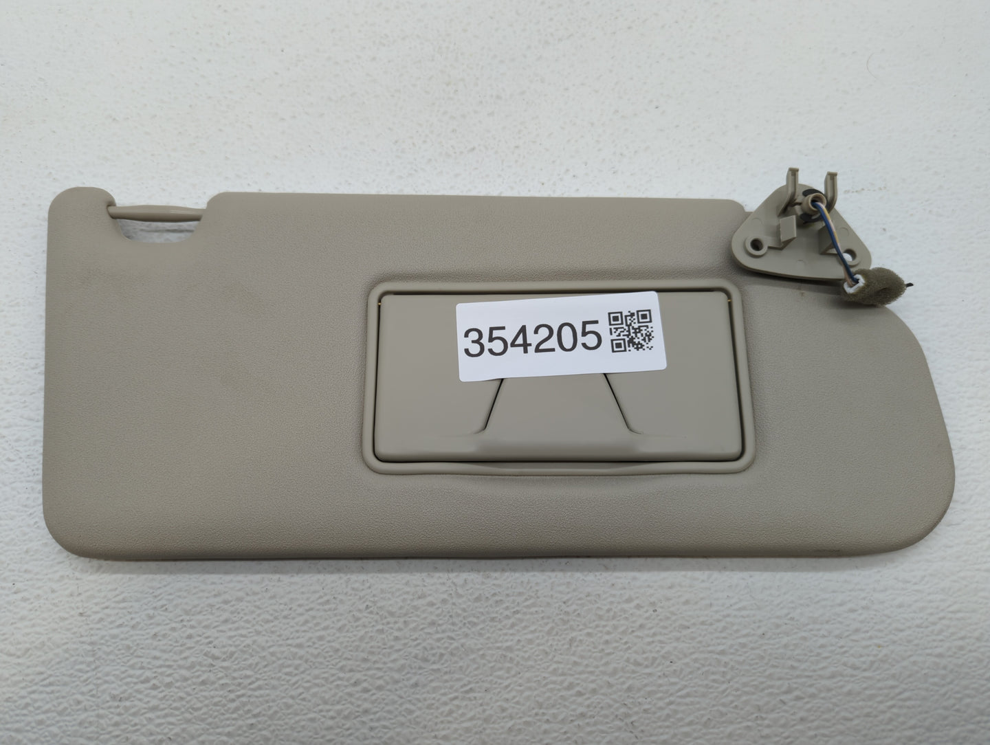 2015 Mitsubishi Outlander Sun Visor Shade Replacement Passenger Right Mirror Fits OEM Used Auto Parts - Oemusedautoparts1.co