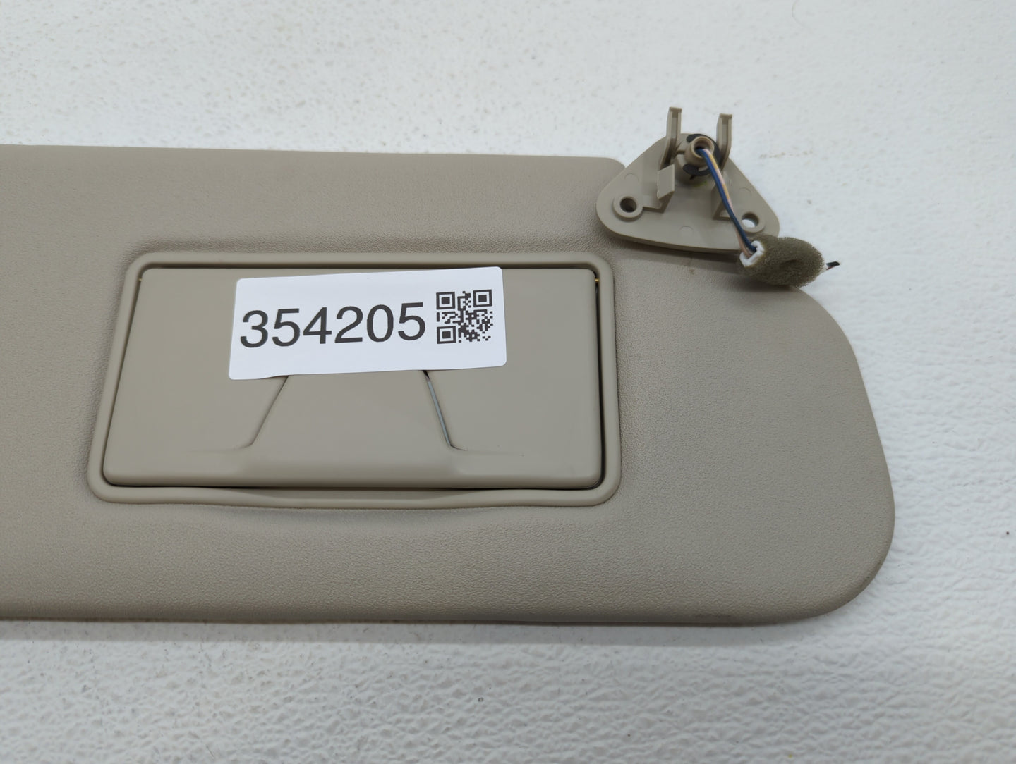 2015 Mitsubishi Outlander Sun Visor Shade Replacement Passenger Right Mirror Fits OEM Used Auto Parts - Oemusedautoparts1.co