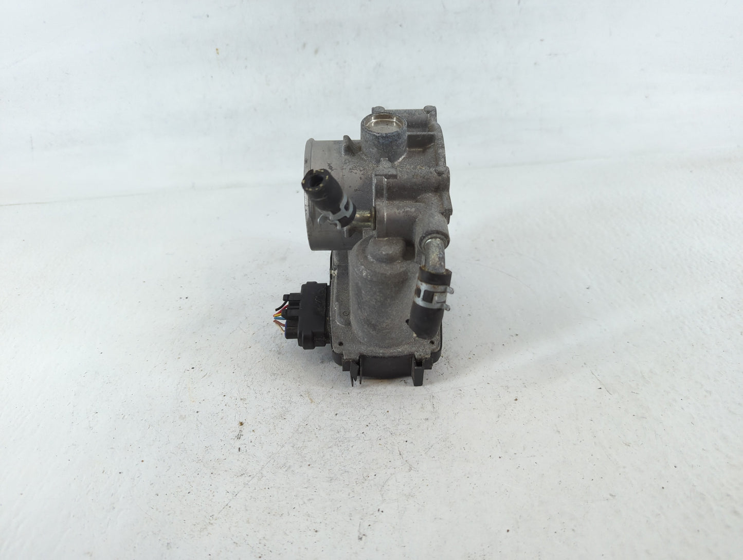 2013-2017 Mitsubishi Outlander Throttle Body Fits Fits 2013 2014 2015 2016 2017 OEM Used Auto Parts - Oemusedautoparts1.com