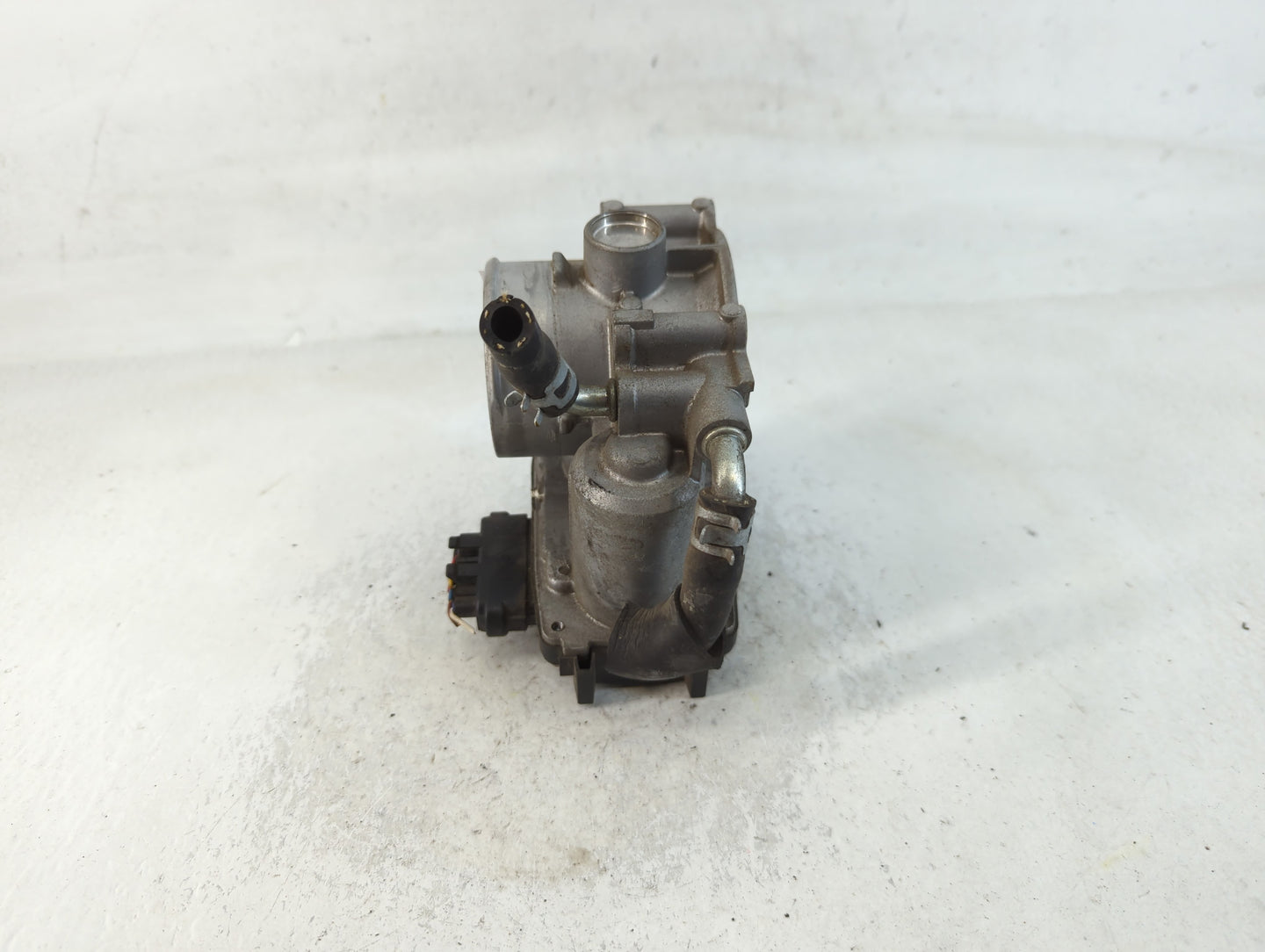2013-2017 Mitsubishi Outlander Throttle Body Fits Fits 2013 2014 2015 2016 2017 OEM Used Auto Parts - Oemusedautoparts1.com