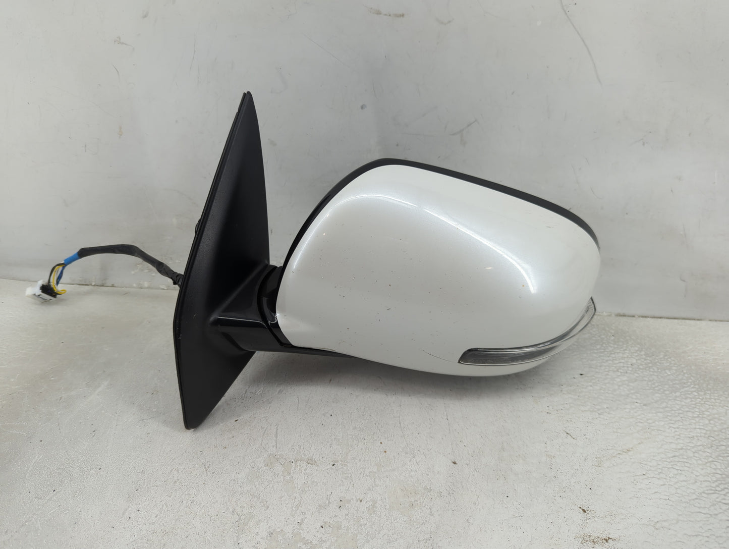 2015-2017 Mitsubishi Outlander Sport Driver Side View Mirror - Left Door Mirror OEM Used - Oemusedautoparts1.com