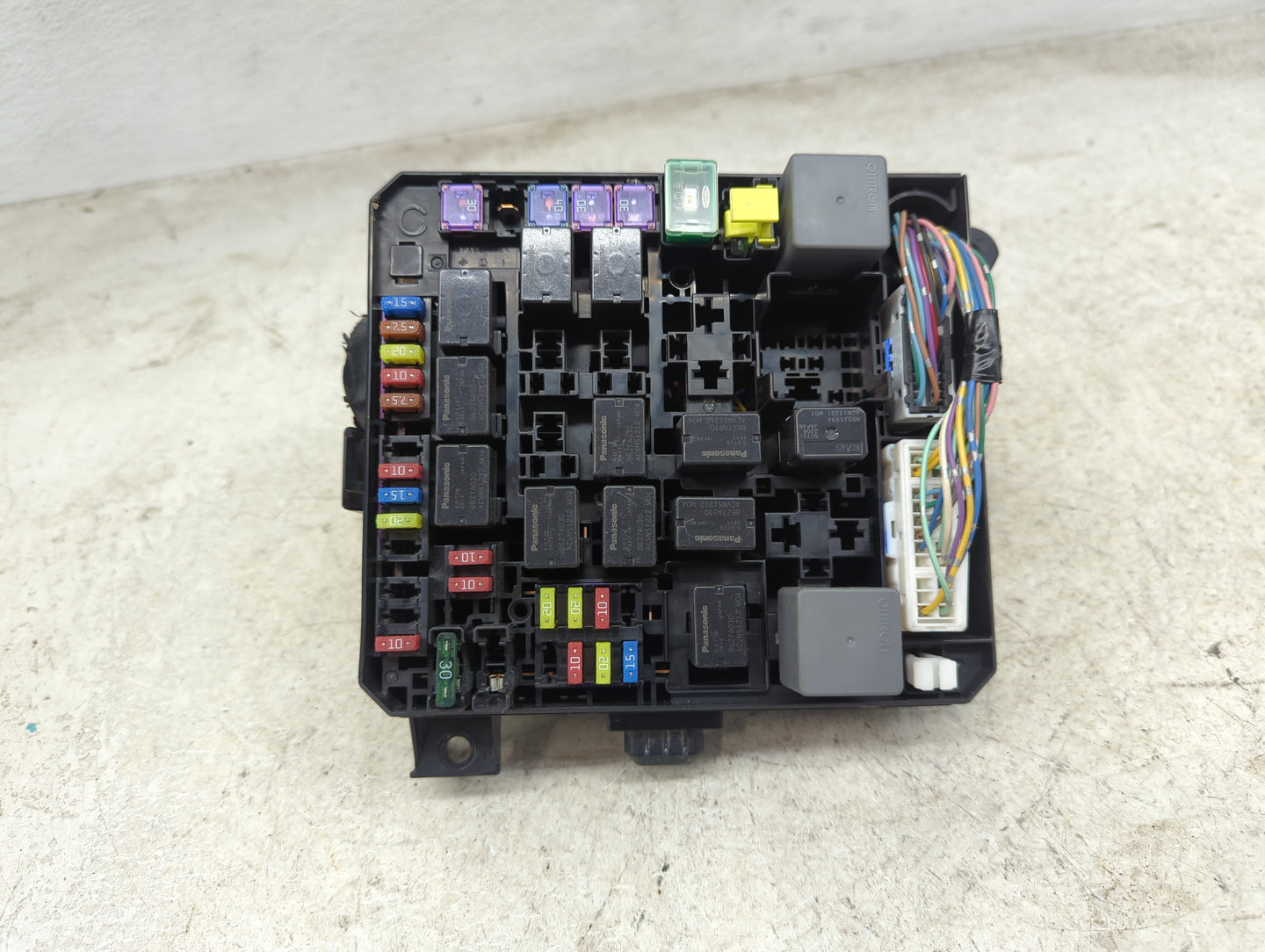 2012-2017 Mitsubishi Outlander Sport Fusebox Fuse Box Panel Relay Module P/N:8565A268 Fits Fits 2012 2013 2014 2015 2016 201