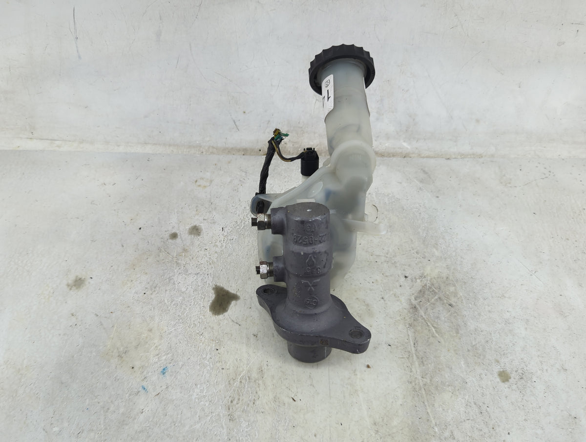 2011-2017 Mitsubishi Outlander Sport Brake Master Cylinder 1490874 - Oemusedautoparts1.com