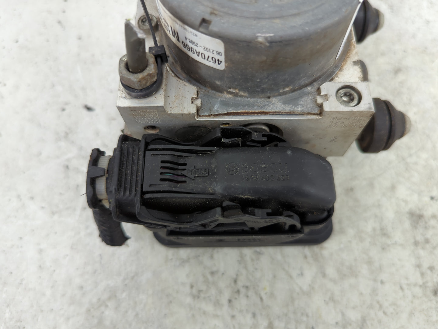 2014-2017 Mitsubishi Outlander Sport ABS Pump Control Module Replacement P/N:4670A966 06.2102-2982.4 Fits Fits 2014 2015 201