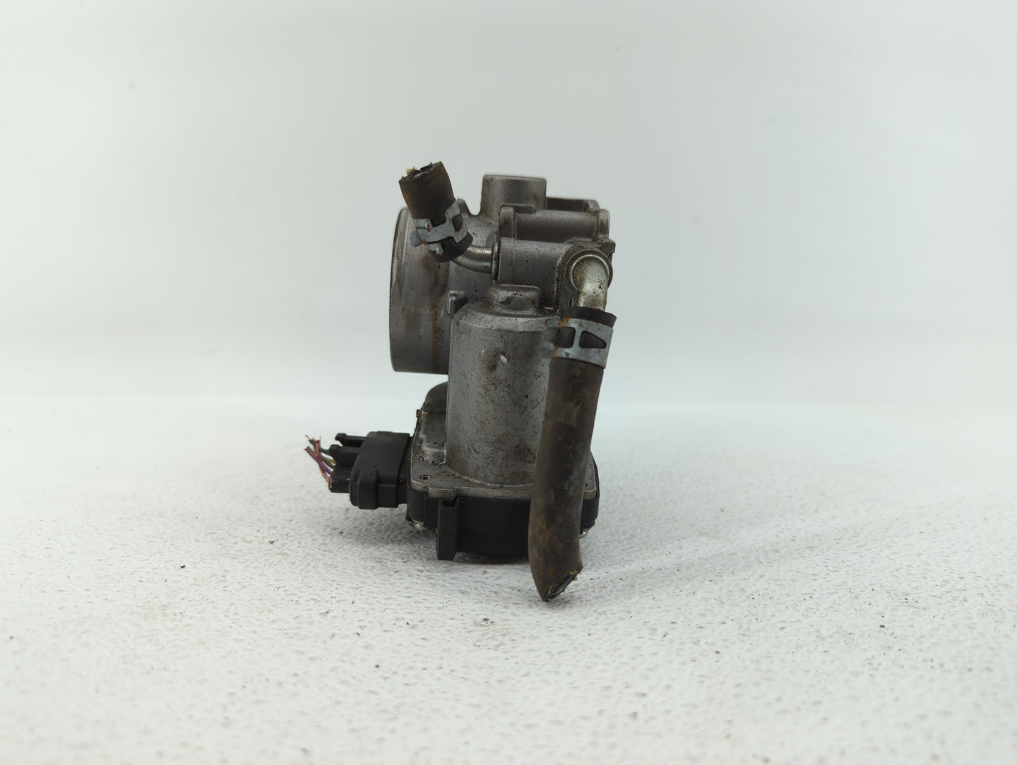 2015 Mitsubishi Outlander Sport Throttle Body P/N:57021 57021-B Fits OEM Used Auto Parts - Oemusedautoparts1.com