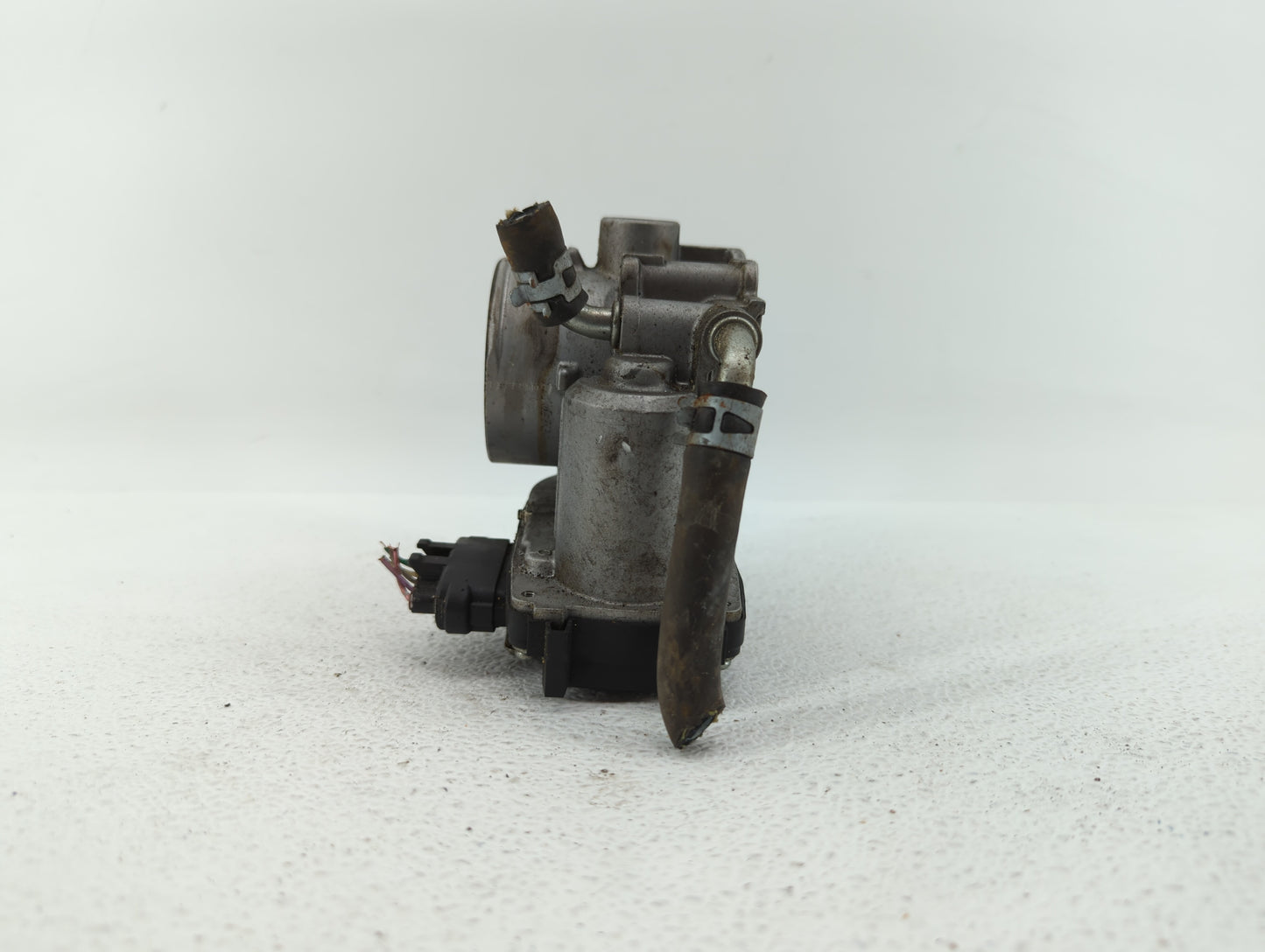 2015 Mitsubishi Outlander Sport Throttle Body P/N:57021 57021-B Fits OEM Used Auto Parts - Oemusedautoparts1.com