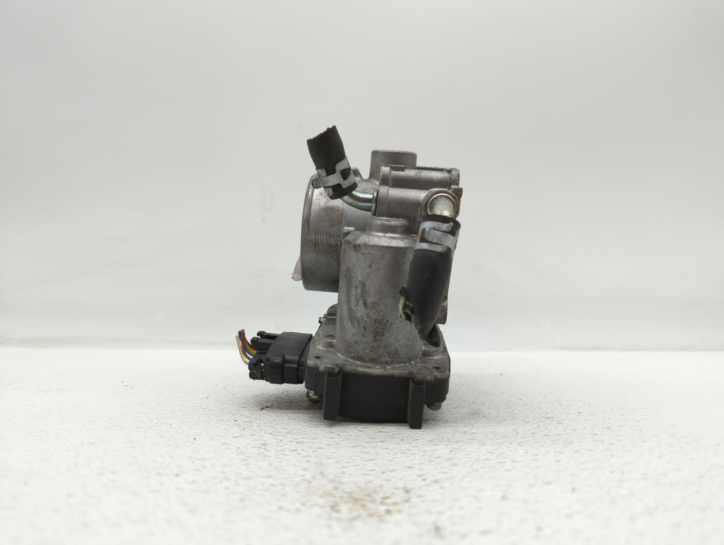 2015 Mitsubishi Outlander Sport Throttle Body P/N:67021 57021, 57021-B Fits OEM Used Auto Parts - Oemusedautoparts1.com