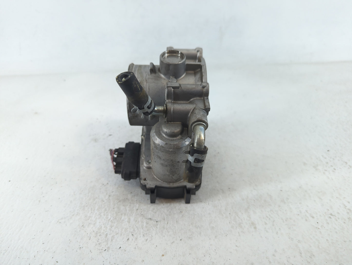 2013-2017 Mitsubishi Outlander Sport Throttle Body P/N:4X10 0018 Fits Fits 2013 2014 2015 2016 2017 OEM Used Auto Parts - Oe