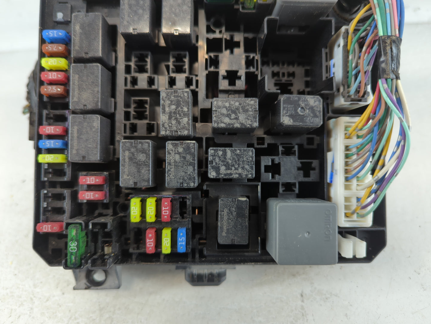 2012-2017 Mitsubishi Outlander Sport Fusebox Fuse Box Panel Relay Module P/N:8565A268 Fits Fits 2012 2013 2014 2015 2016 201