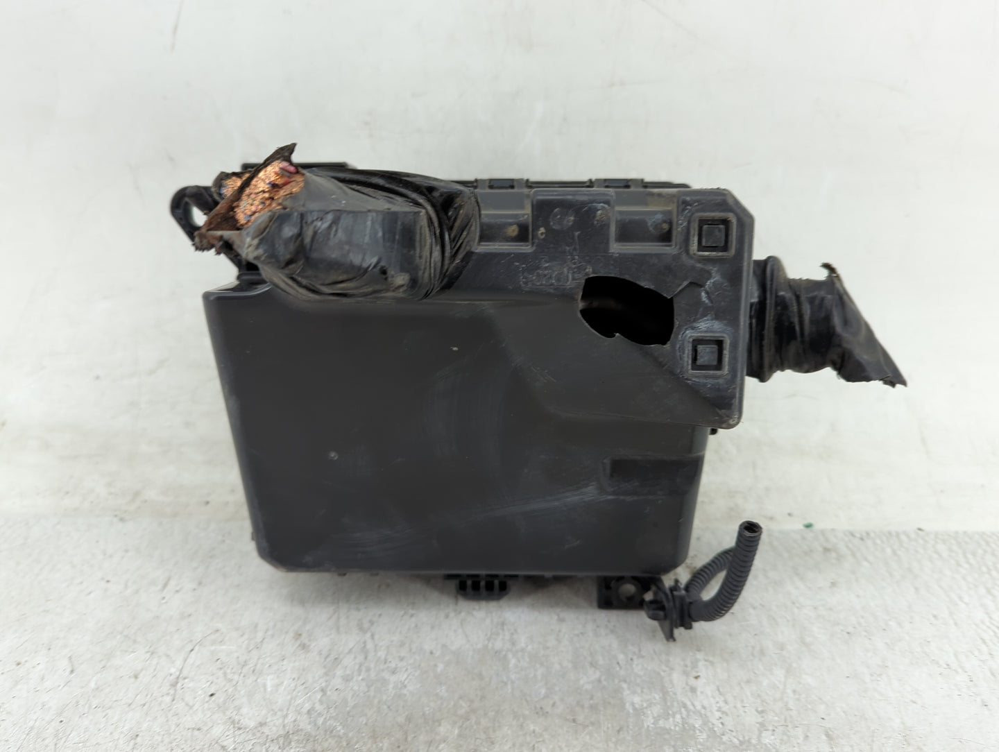 2012-2017 Mitsubishi Rvr Fusebox Fuse Box Panel Relay Module Fits Fits 2012 2013 2014 2015 2016 2017 OEM Used Auto Parts - O