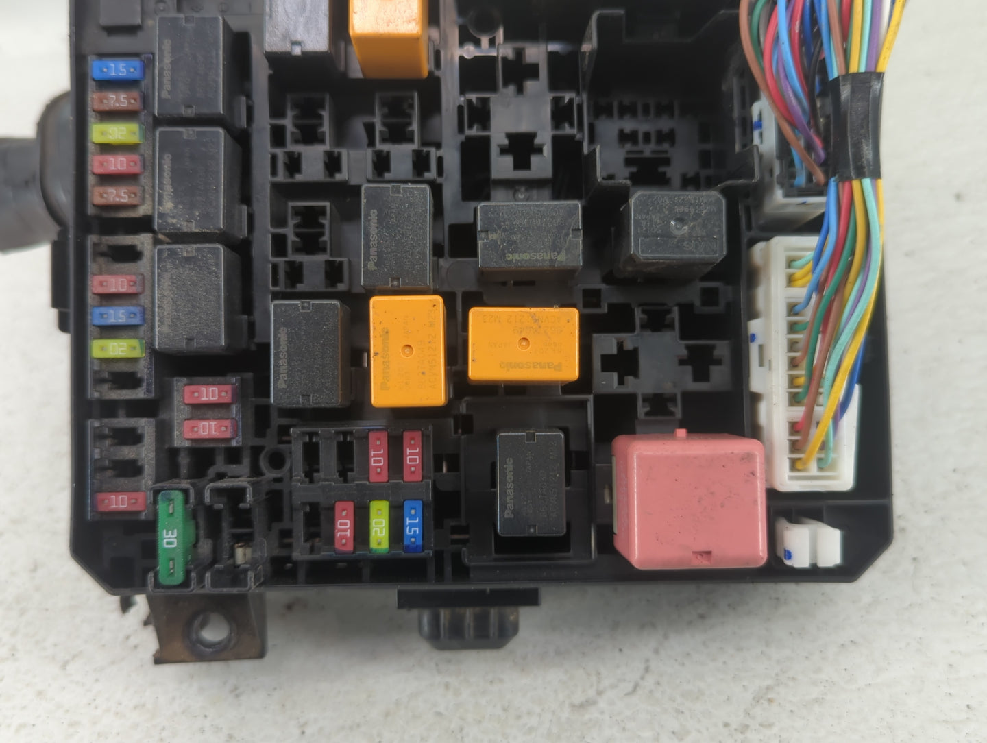 2012-2017 Mitsubishi Rvr Fusebox Fuse Box Panel Relay Module P/N:8565A268 Fits Fits 2012 2013 2014 2015 2016 2017 OEM Used A