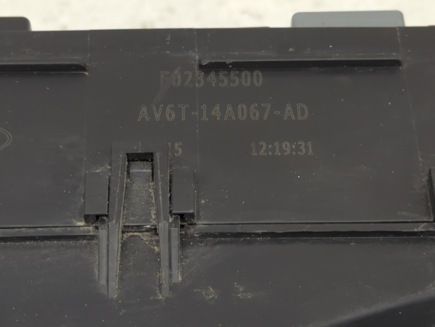 2015 Mkc Mkc Fusebox Fuse Box Panel Relay Module P/N:AV6T-14A067-AD F02345500 Fits Fits 2016 OEM Used Auto Parts - Oemusedau