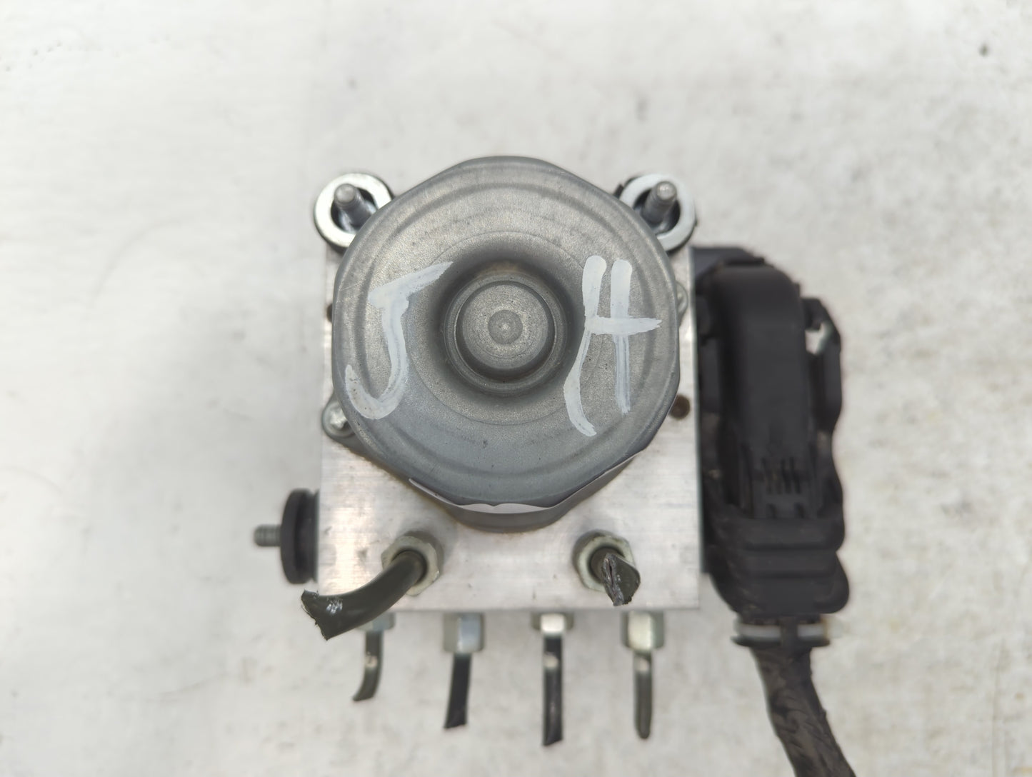 2015 Nissan Altima ABS Pump Control Module Replacement P/N:47660 9HM0A Fits OEM Used Auto Parts - Oemusedautoparts1.com