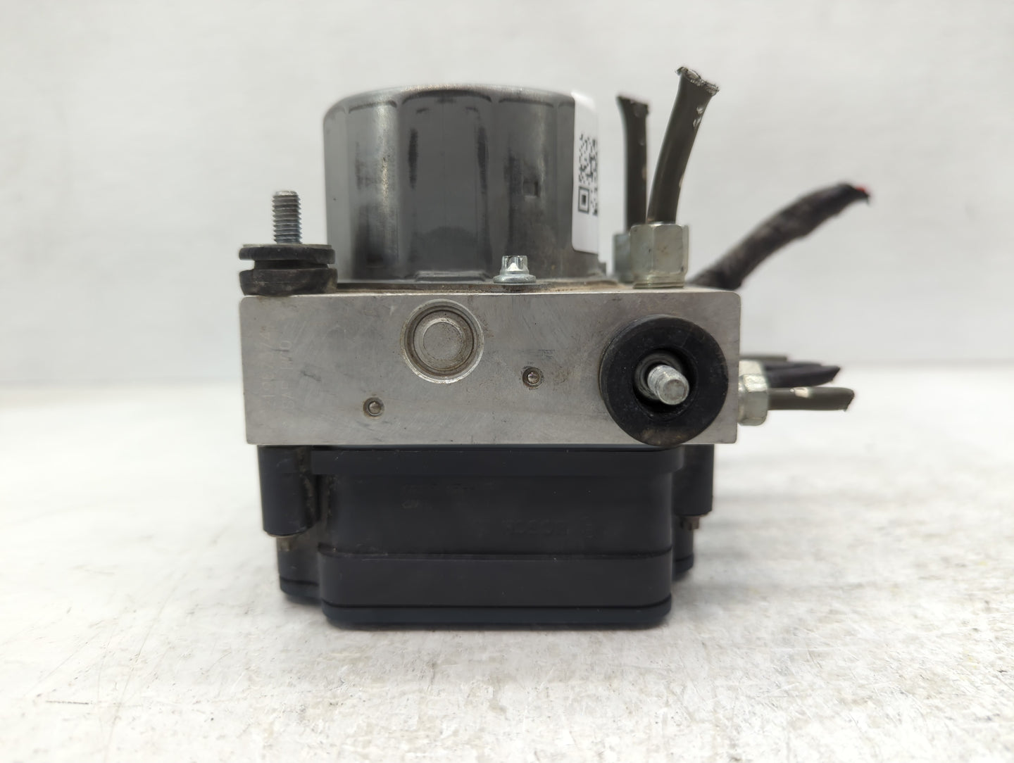 2015 Nissan Altima ABS Pump Control Module Replacement P/N:47660 9HM0A Fits OEM Used Auto Parts - Oemusedautoparts1.com