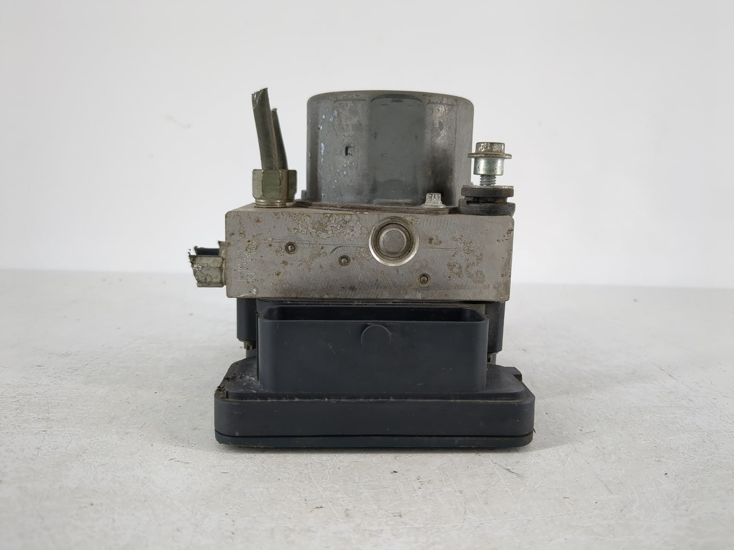 2015 Nissan Altima ABS Pump Control Module Replacement P/N:47660 9HM0A Fits OEM Used Auto Parts - Oemusedautoparts1.com