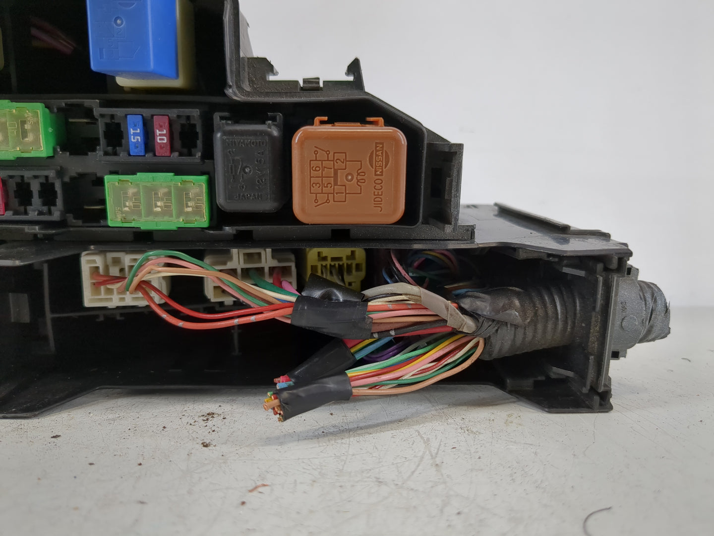 2015 Nissan Altima Fusebox Fuse Box Panel Relay Module P/N:7254-5763-30 Fits OEM Used Auto Parts - Oemusedautoparts1.com