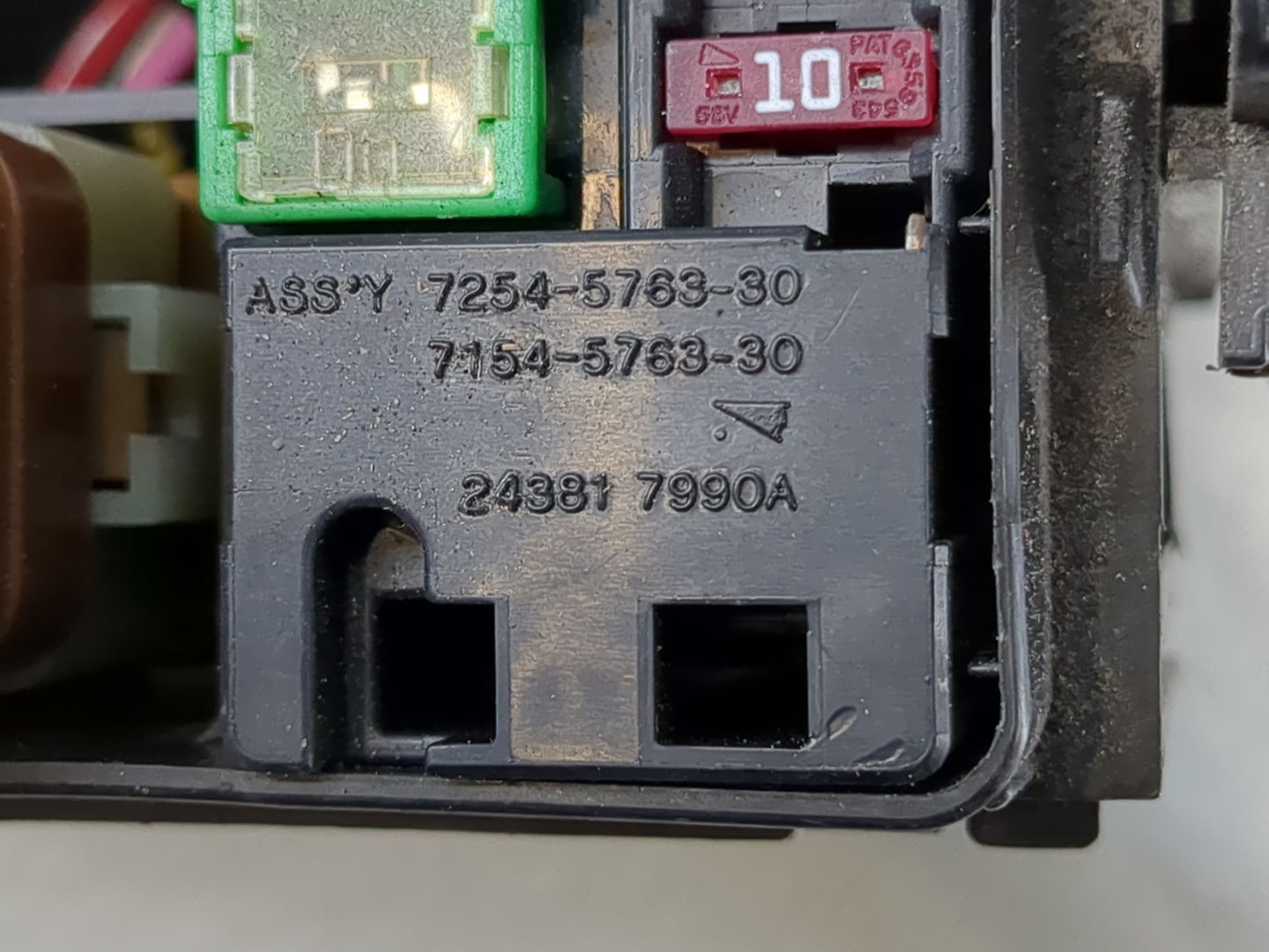 2015 Nissan Altima Fusebox Fuse Box Panel Relay Module P/N:7254-5763-30 Fits OEM Used Auto Parts - Oemusedautoparts1.com
