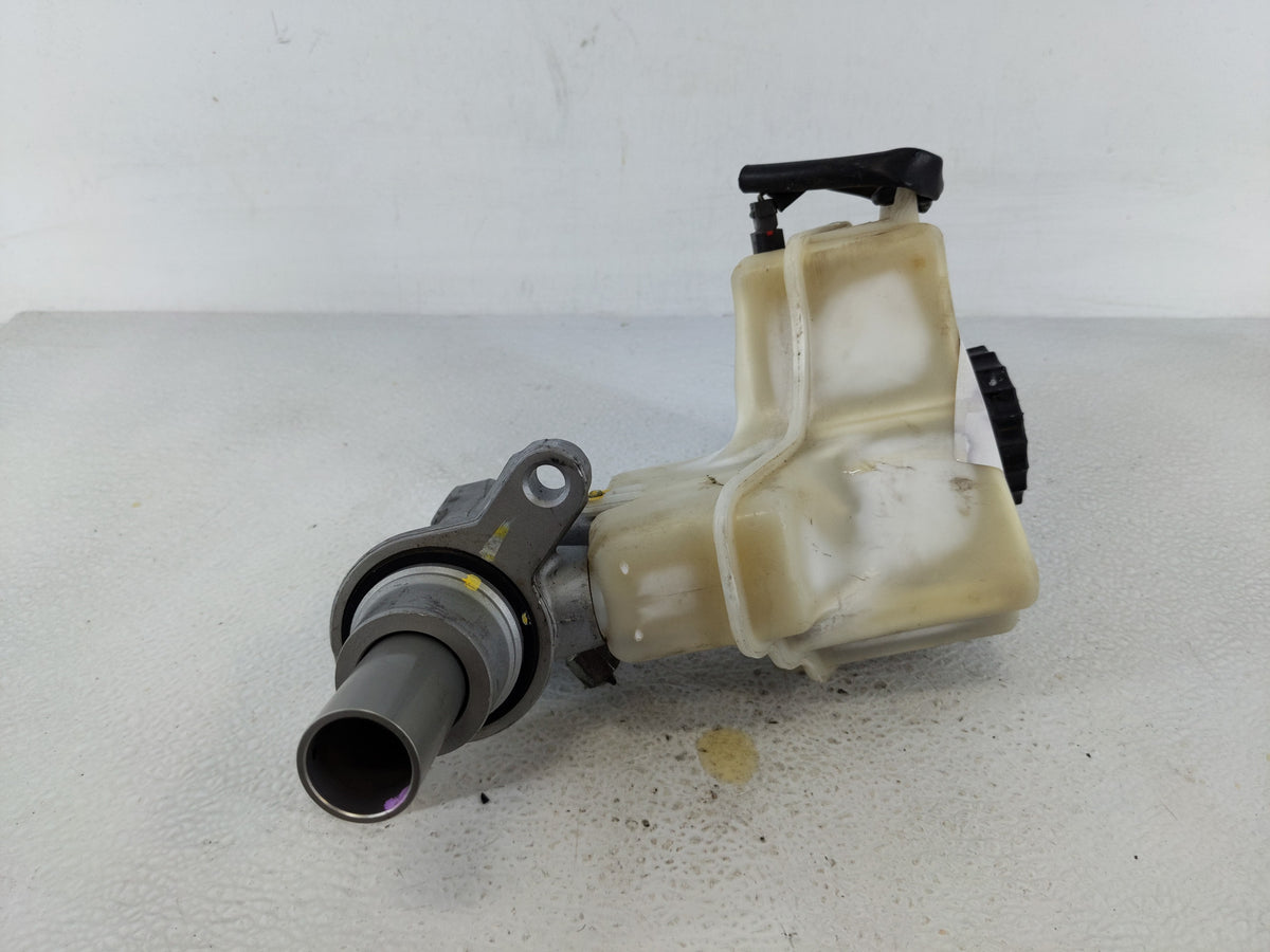2013-2018 Nissan Altima Brake Master Cylinder 1157266 - Oemusedautoparts1.com