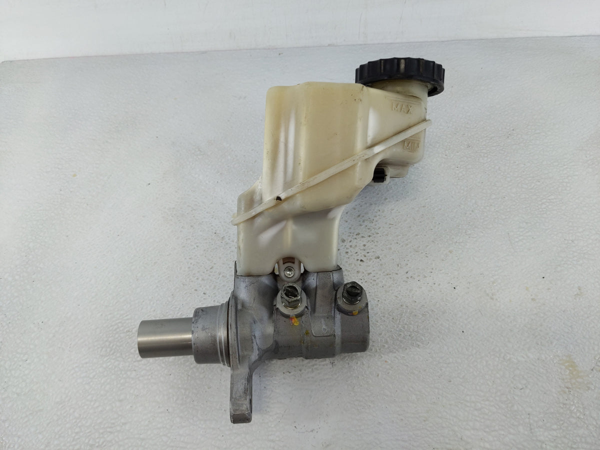 2013-2018 Nissan Altima Brake Master Cylinder 1157266 - Oemusedautoparts1.com