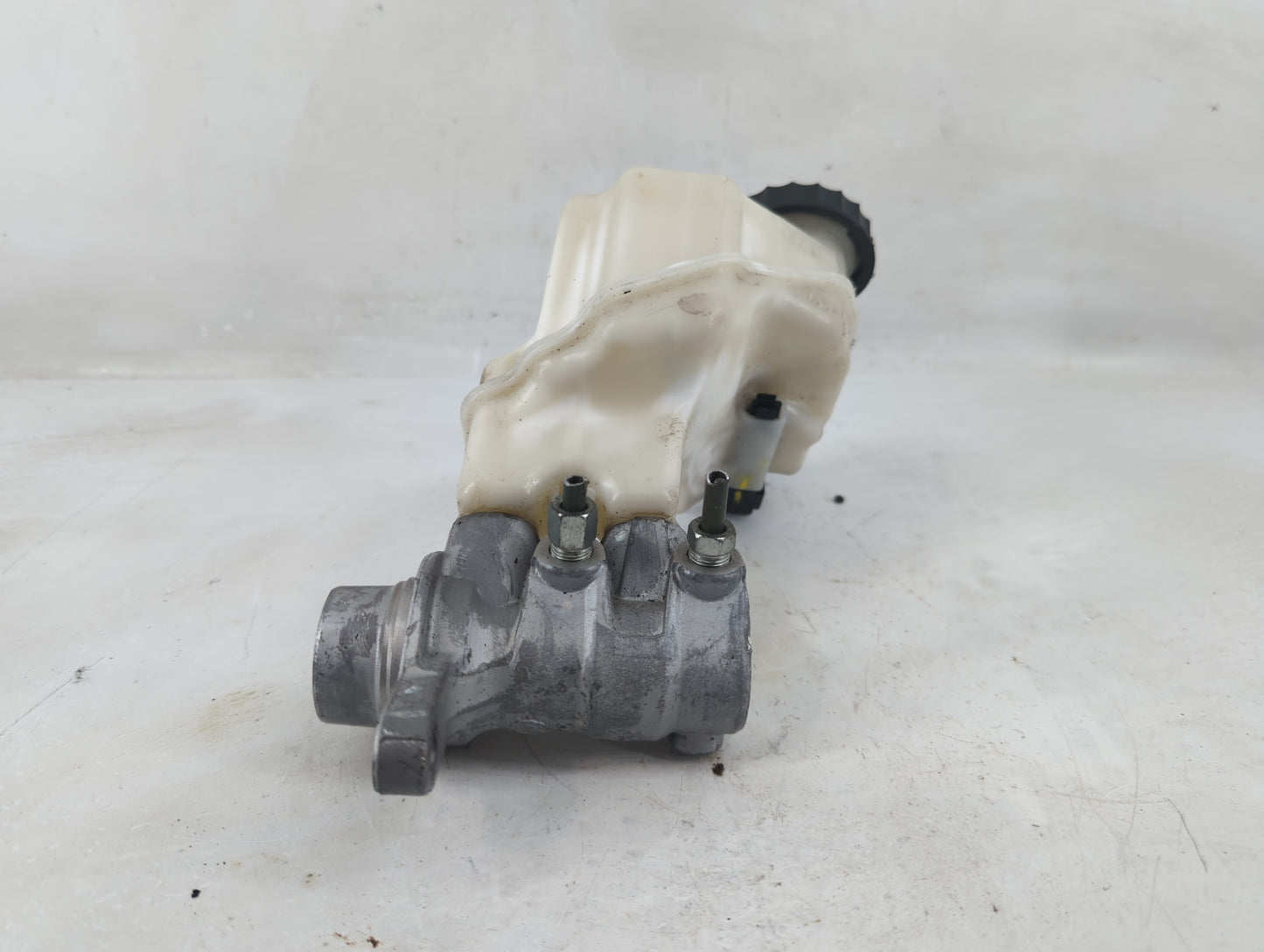 2013-2018 Nissan Altima Brake Master Cylinder 1198894 - Oemusedautoparts1.com