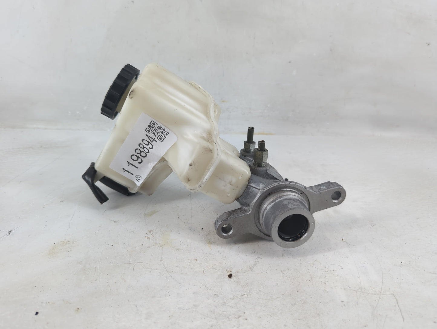 2013-2018 Nissan Altima Brake Master Cylinder 1198894 - Oemusedautoparts1.com