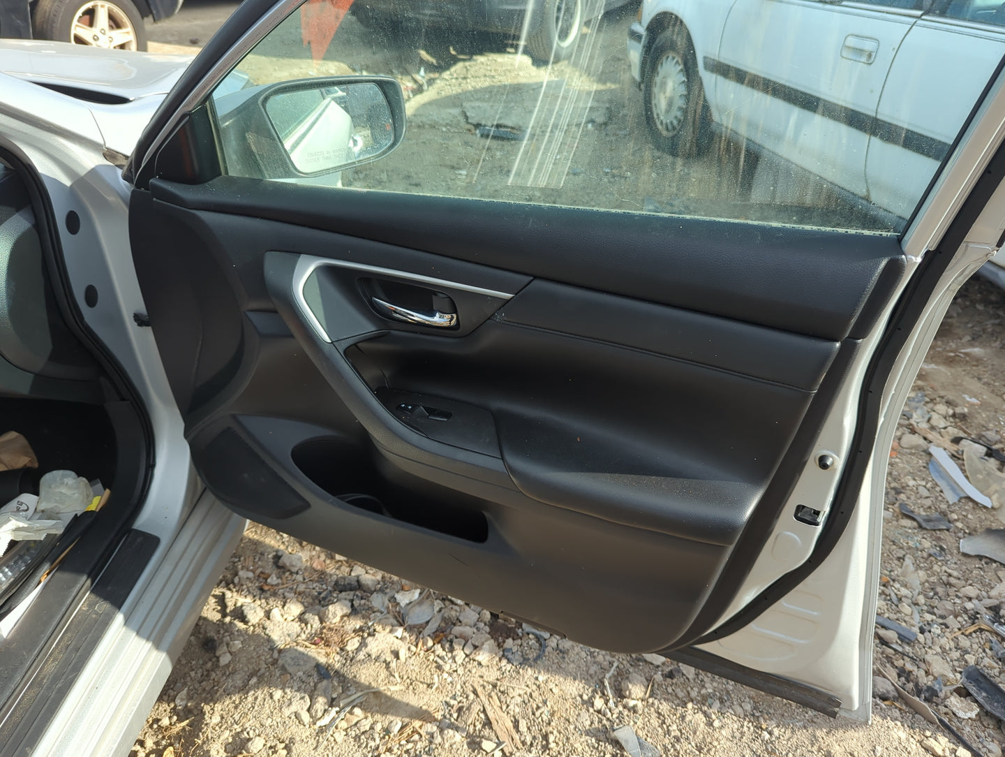 2015 Nissan Altima Front Right Passenger Interior Door Panel Trim 1225458 - Oemusedautoparts1.com