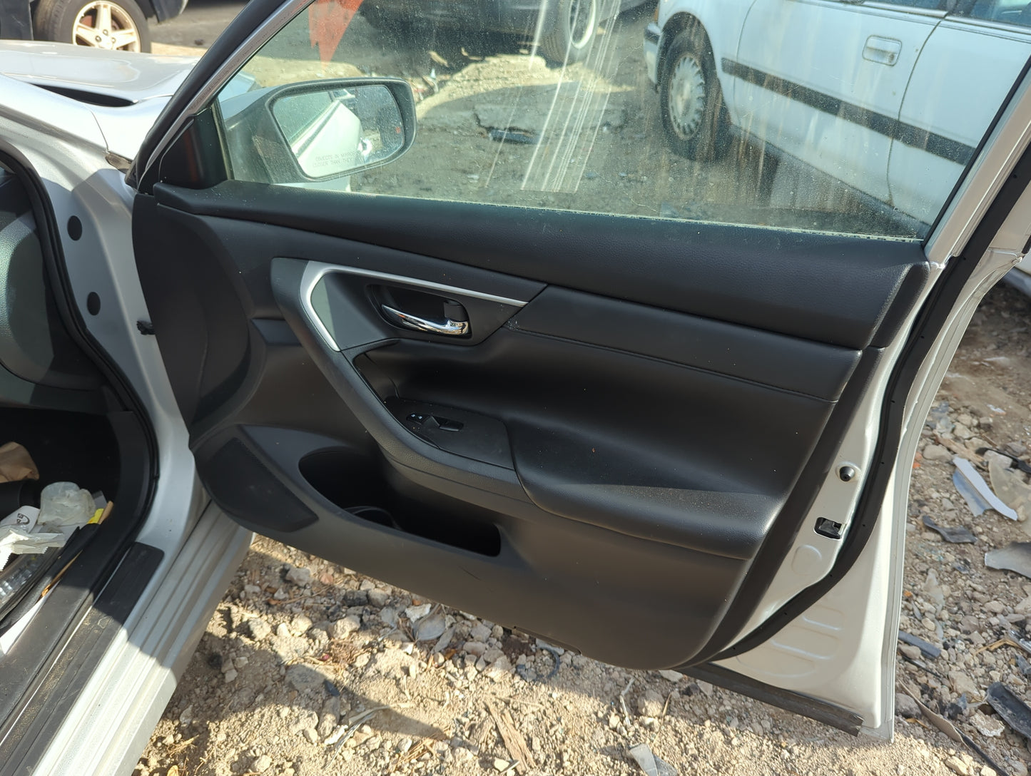2015 Nissan Altima Front Right Passenger Interior Door Panel Trim 1225458 - Oemusedautoparts1.com