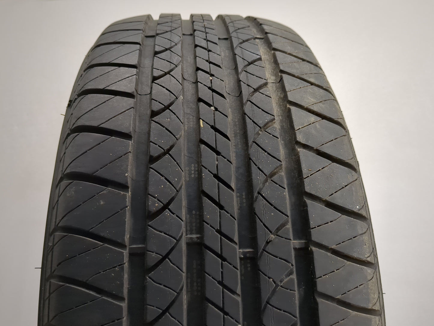 Used Tire 215/60R16 DOUGLAS TOURING A/S 95V - Tread Depth 8/32 - Oemusedautoparts1.com