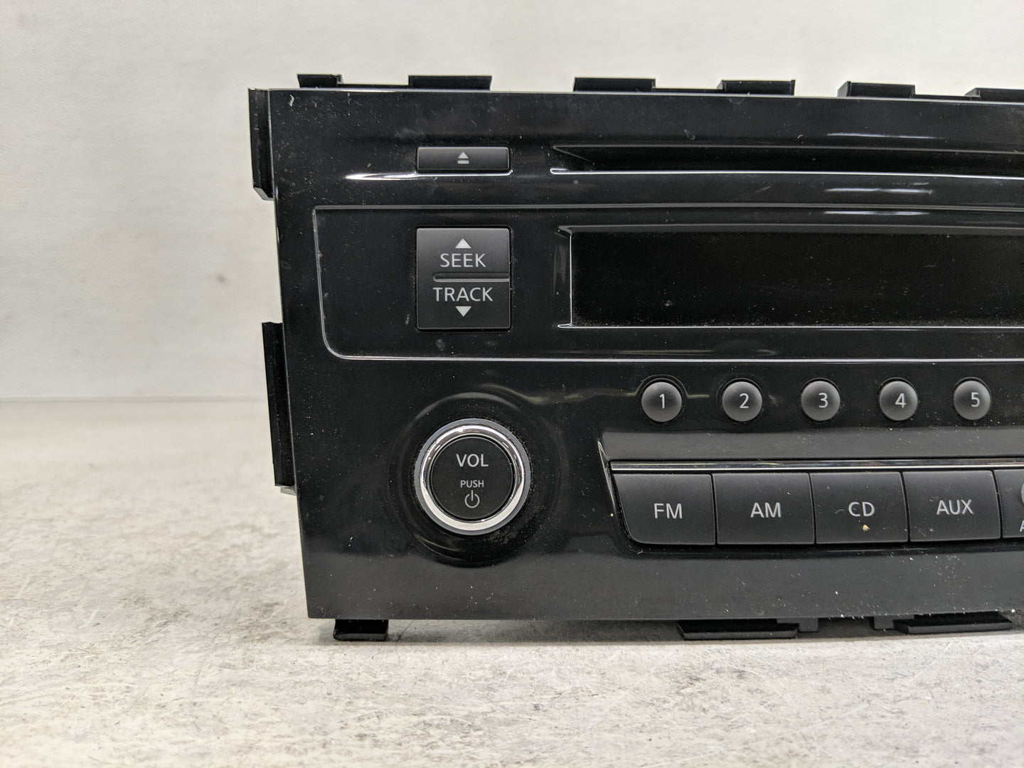 2013-2015 Nissan Altima Radio AM FM Cd Player Receiver Replacement P/N:28185 3TB0G Fits Fits 2013 2014 2015 OEM Used Auto Pa