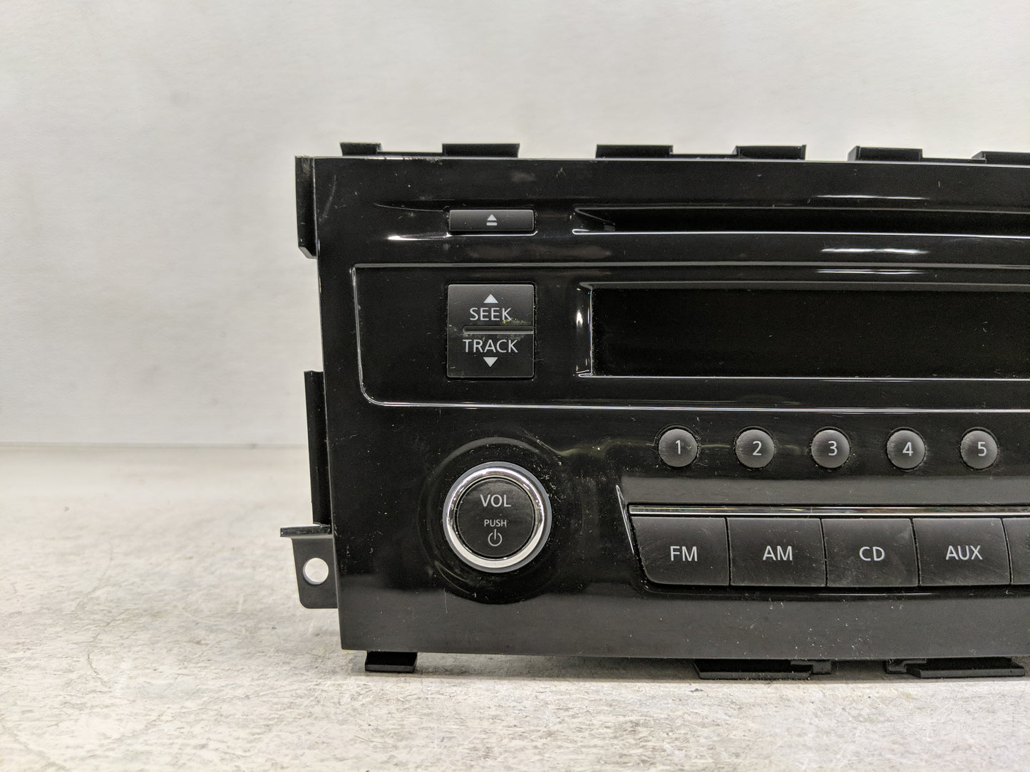 2013-2015 Nissan Altima Radio AM FM Cd Player Receiver Replacement P/N:28185 3TB0G Fits Fits 2013 2014 2015 OEM Used Auto Pa