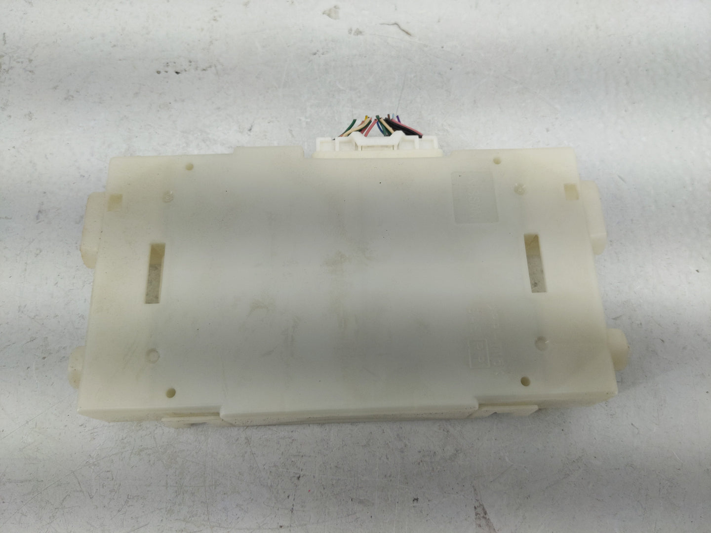 2014-2015 Nissan Altima Chassis Control Module Ccm Bcm Body Control - Oemusedautoparts1.com