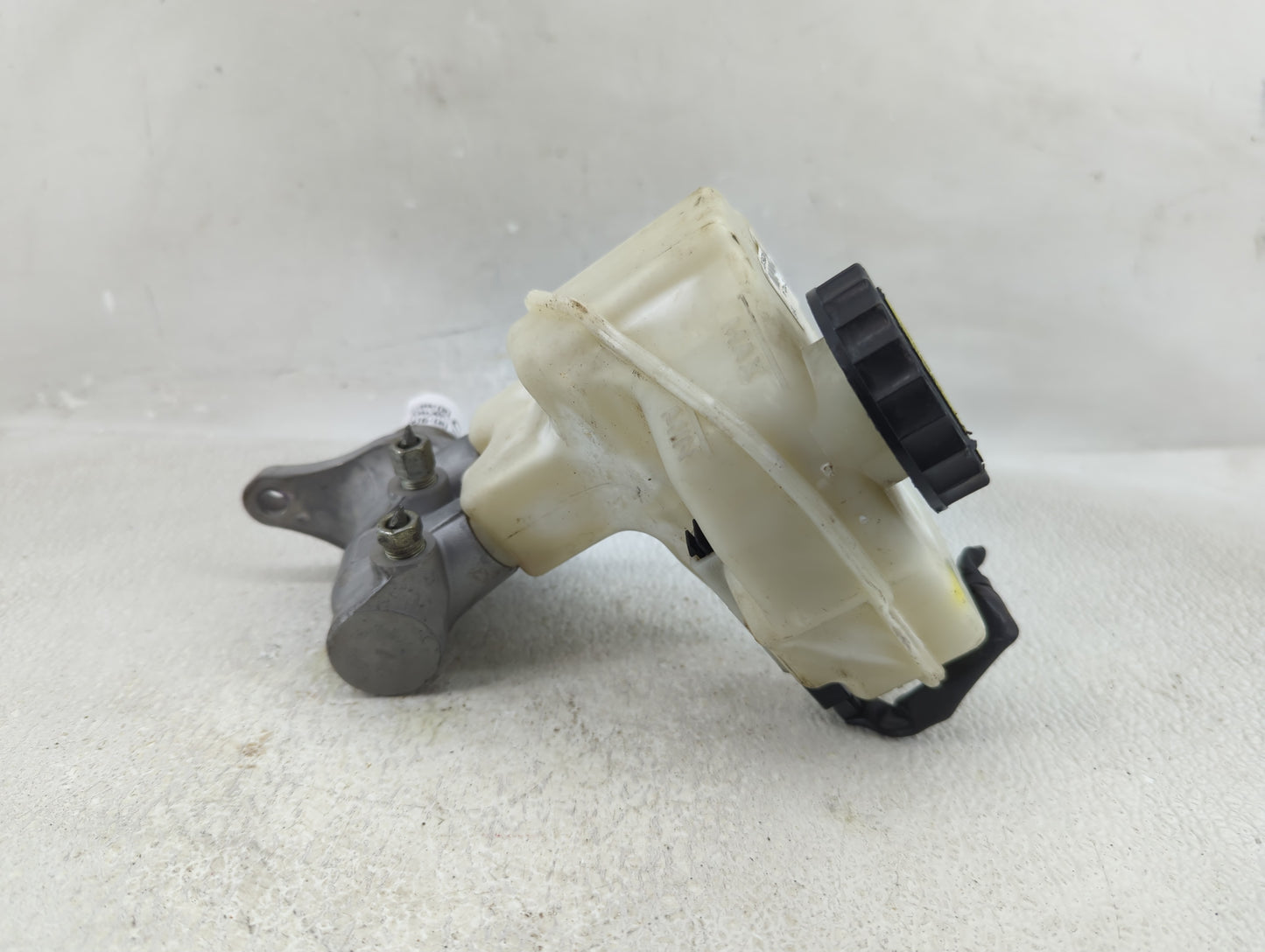 2013-2018 Nissan Altima Brake Master Cylinder 1290535 - Oemusedautoparts1.com