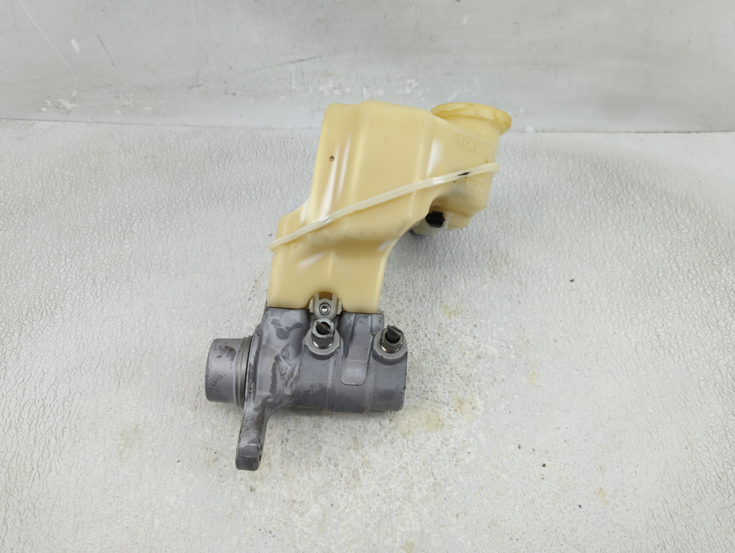 2013-2018 Nissan Altima Brake Master Cylinder 1312495 - Oemusedautoparts1.com