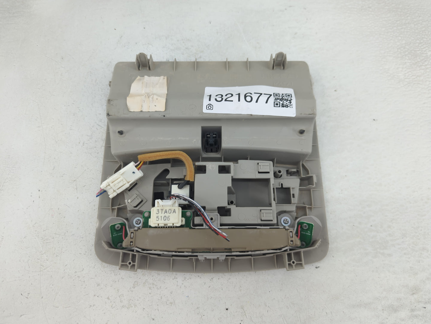 2015 Nissan Altima Overhead Roof Console - Oemusedautoparts1.com