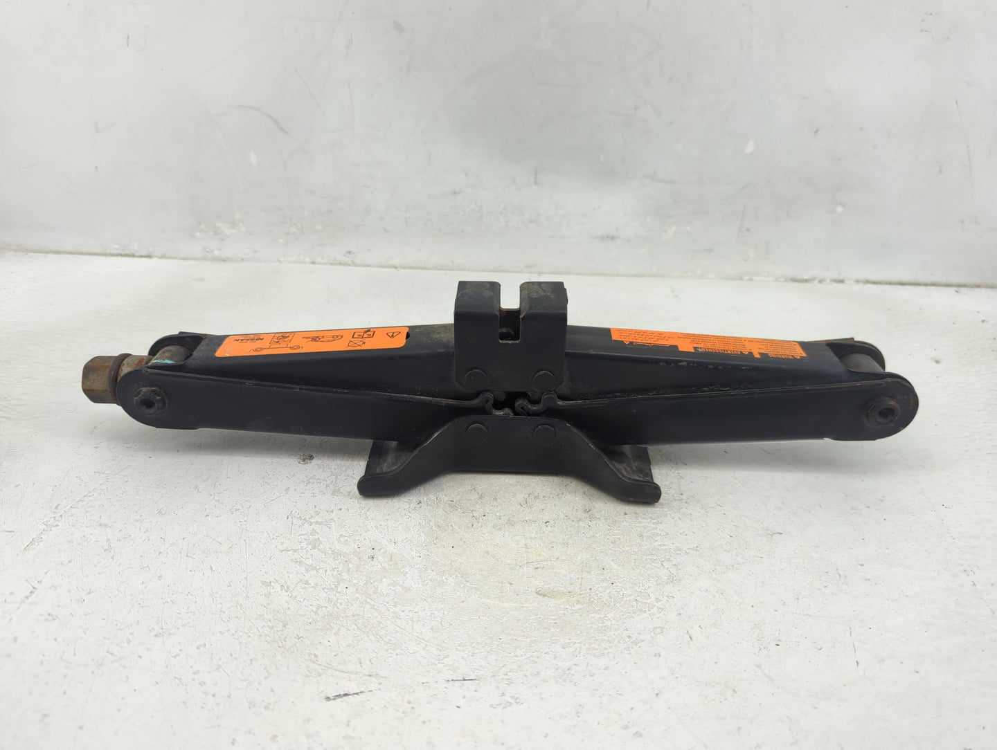 2015 Nissan Altima Spare Scissor Car Jack 1390210 - Oemusedautoparts1.com