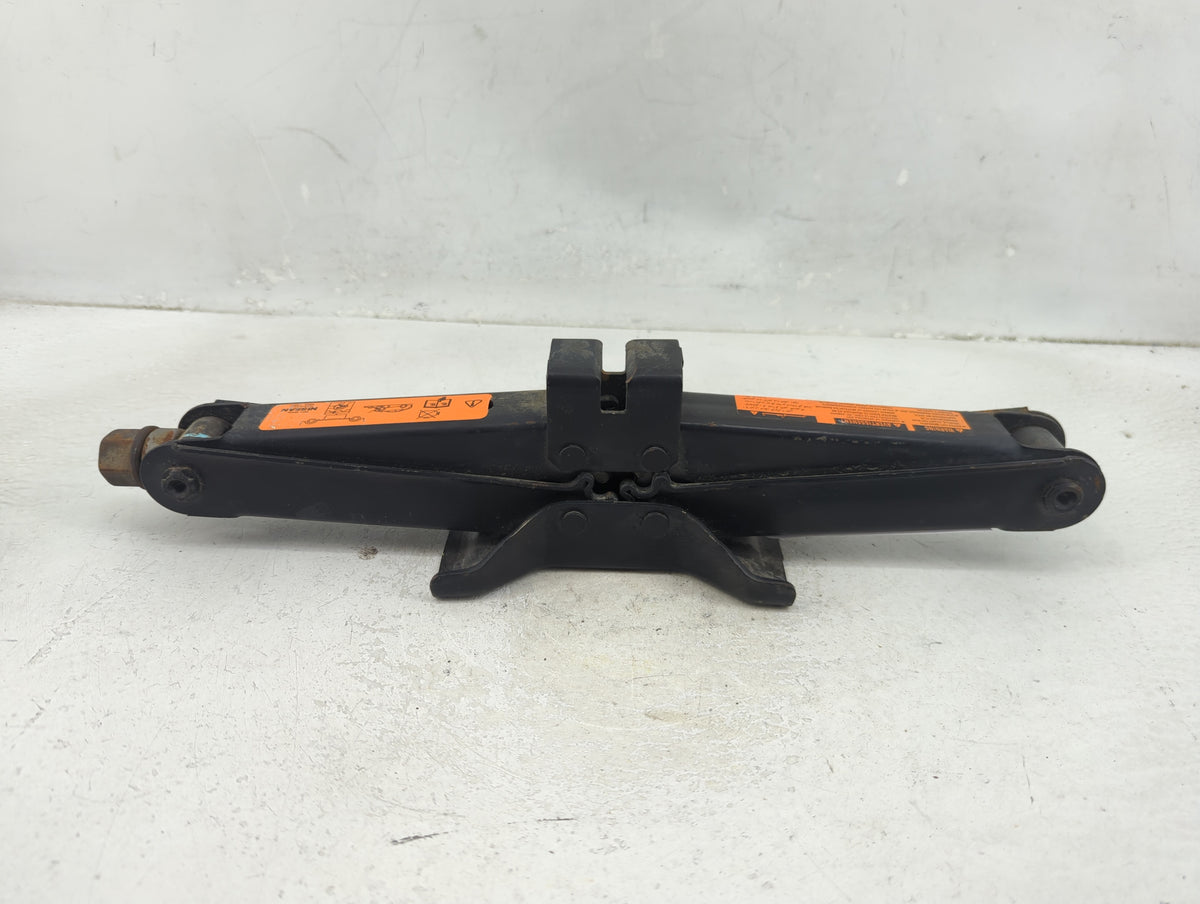 2015 Nissan Altima Spare Scissor Car Jack 1390210 - Oemusedautoparts1.com