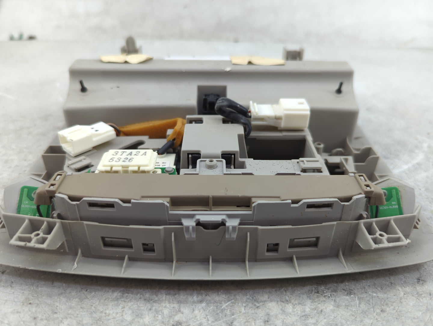 2015 Nissan Altima Overhead Roof Console - Oemusedautoparts1.com