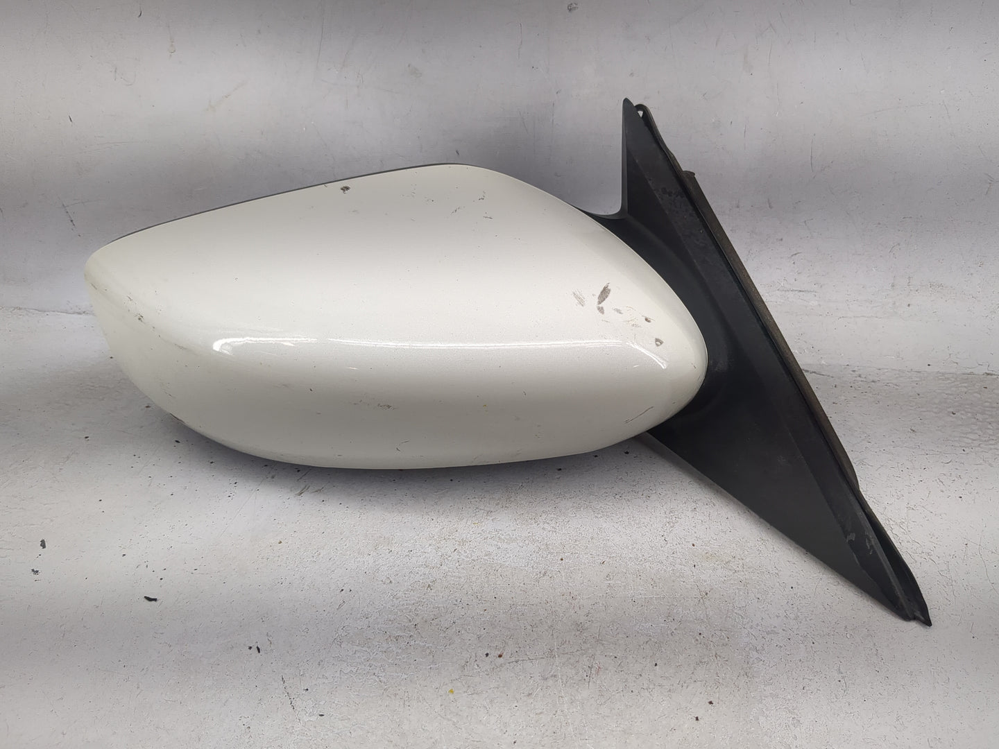 2013-2018 Nissan Altima Passenger Side View Mirror - Right Door Mirror OEM Used - Oemusedautoparts1.com