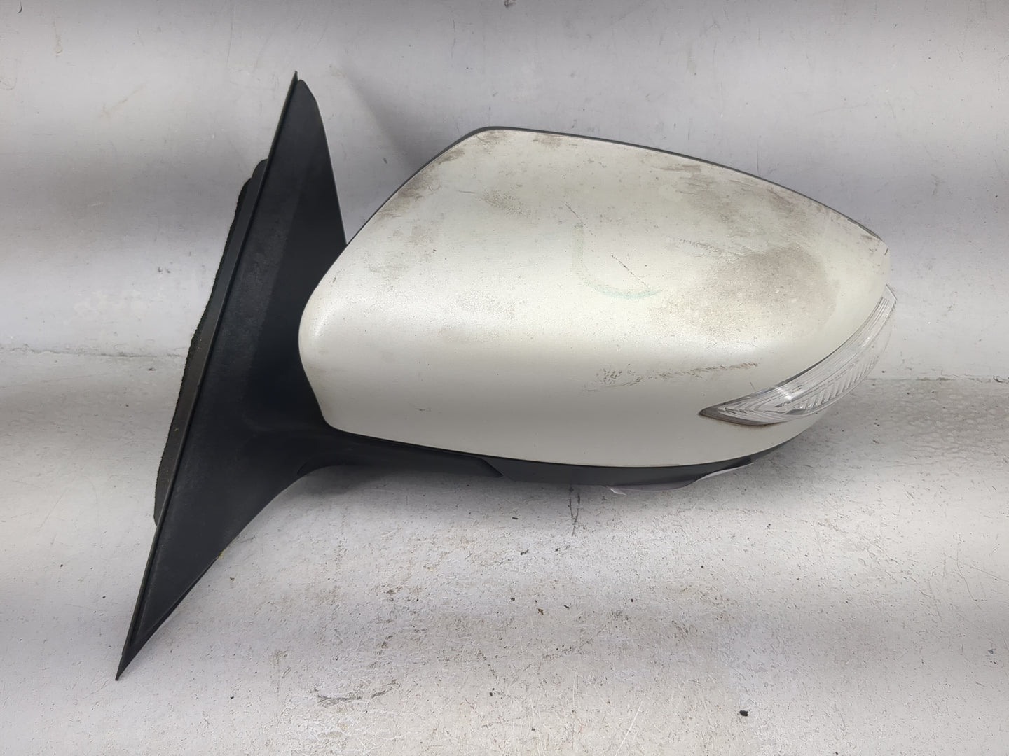 2013-2018 Nissan Altima Driver Side View Mirror - Left Door Mirror OEM Used - Oemusedautoparts1.com
