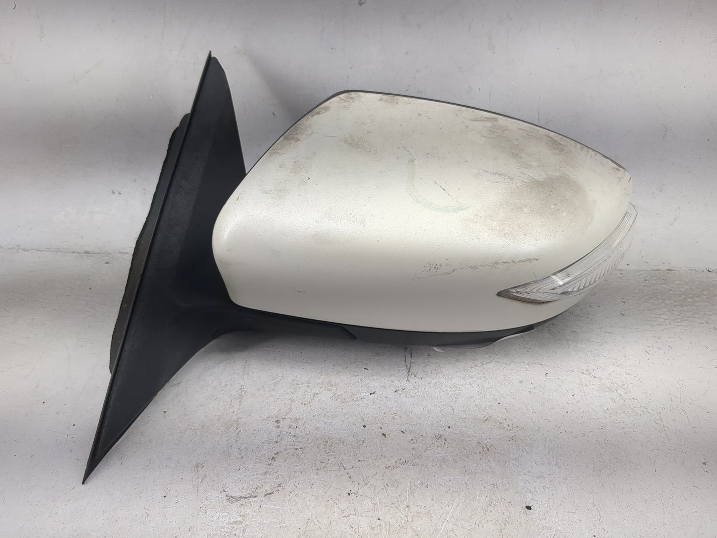 2013-2018 Nissan Altima Driver Side View Mirror - Left Door Mirror OEM Used - Oemusedautoparts1.com