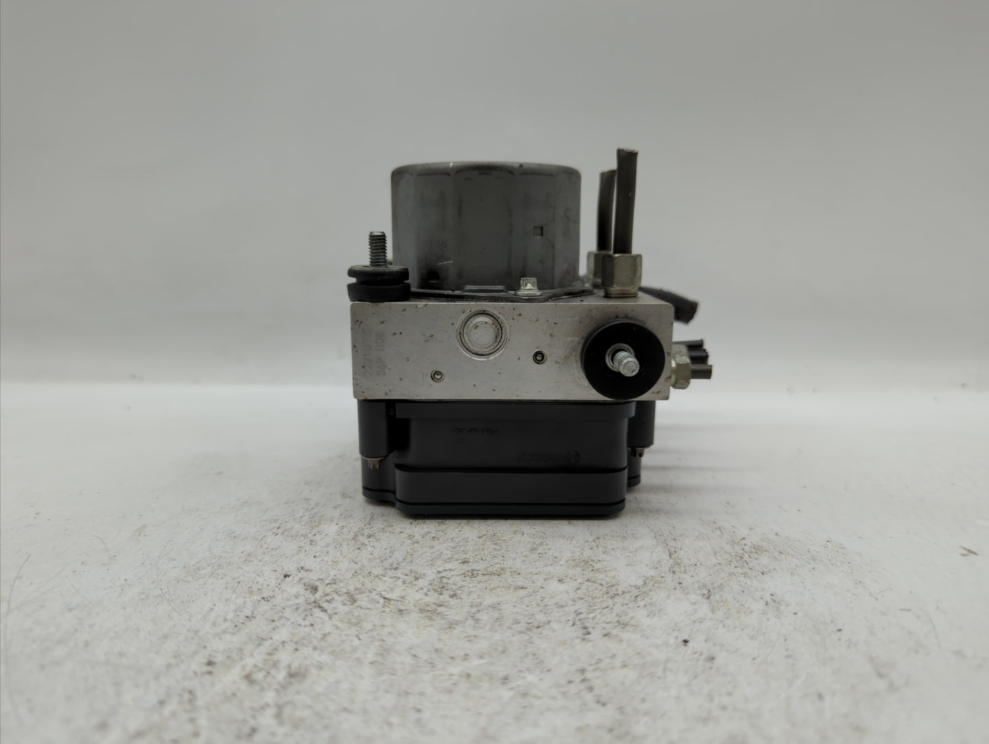 2015 Nissan Altima ABS Pump Control Module Replacement P/N:47660 9HM0A Fits OEM Used Auto Parts - Oemusedautoparts1.com