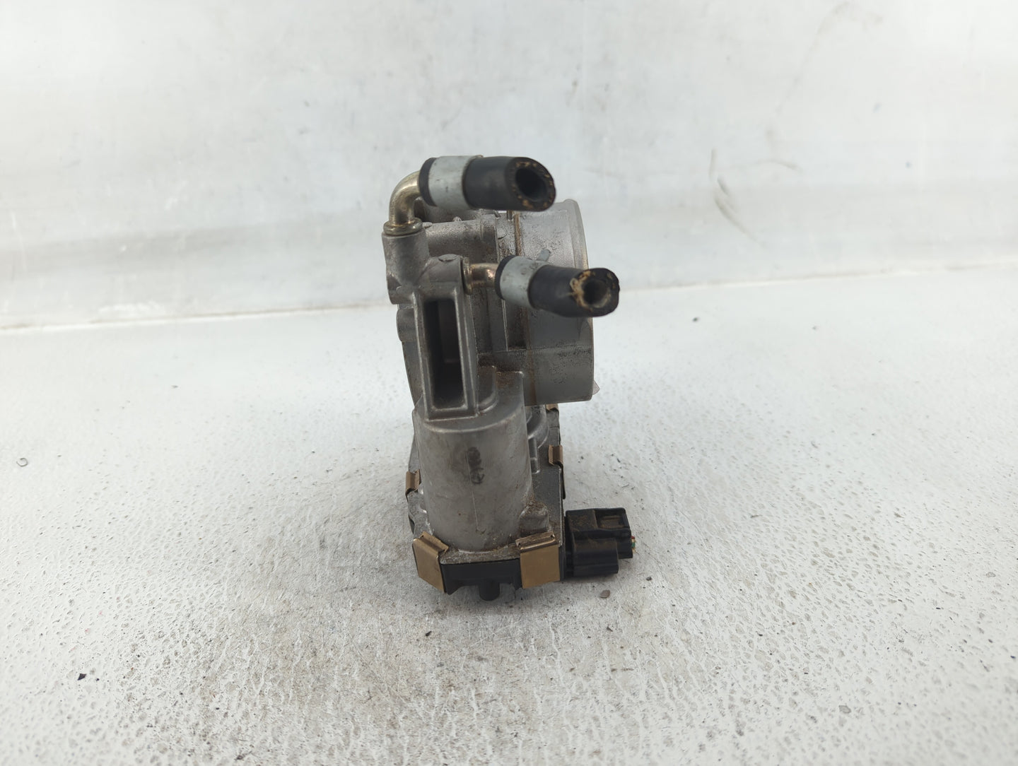 2015-2018 Nissan Altima Throttle Body P/N:RME70-50 Fits Fits 2015 2016 2017 2018 2019 2020 2021 2022 OEM Used Auto Parts - O