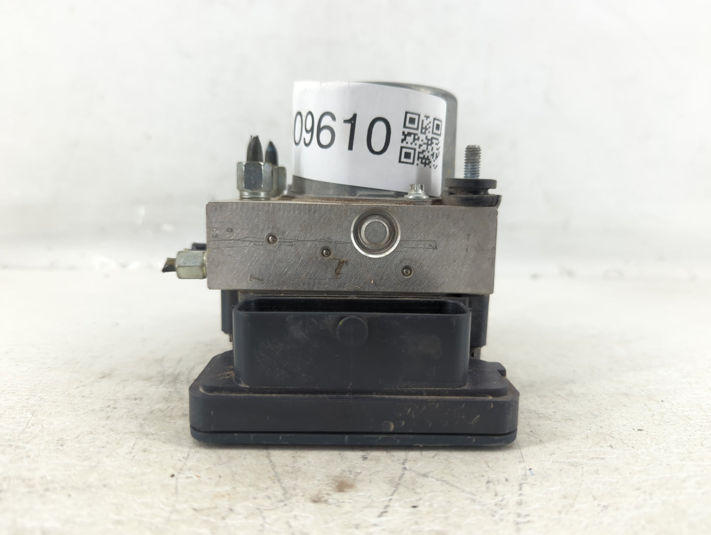 2015 Nissan Altima ABS Pump Control Module Replacement P/N:47660 9HM0A Fits OEM Used Auto Parts - Oemusedautoparts1.com