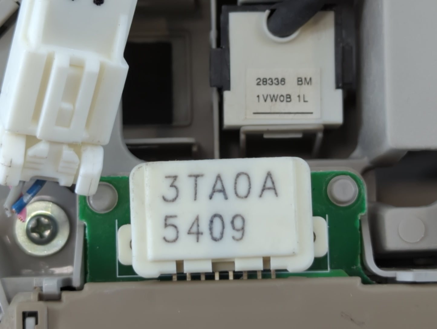 2015 Nissan Altima Overhead Roof Console - Oemusedautoparts1.com
