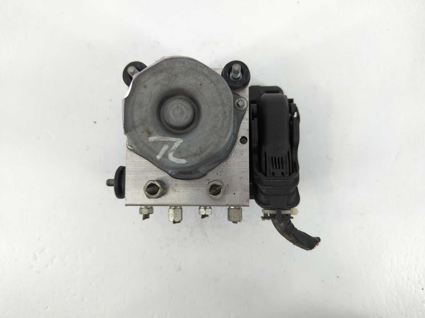 2015 Nissan Altima ABS Pump Control Module Replacement P/N:47660 9HM0A Fits OEM Used Auto Parts - Oemusedautoparts1.com