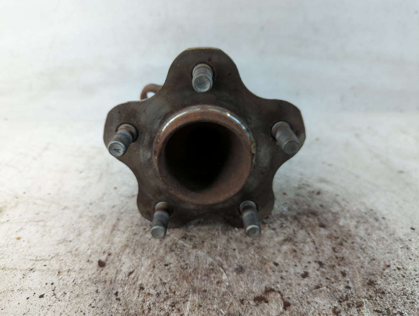 2013-2018 Nissan Altima Driver Front Wheel Hub Oem - Oemusedautoparts1.com
